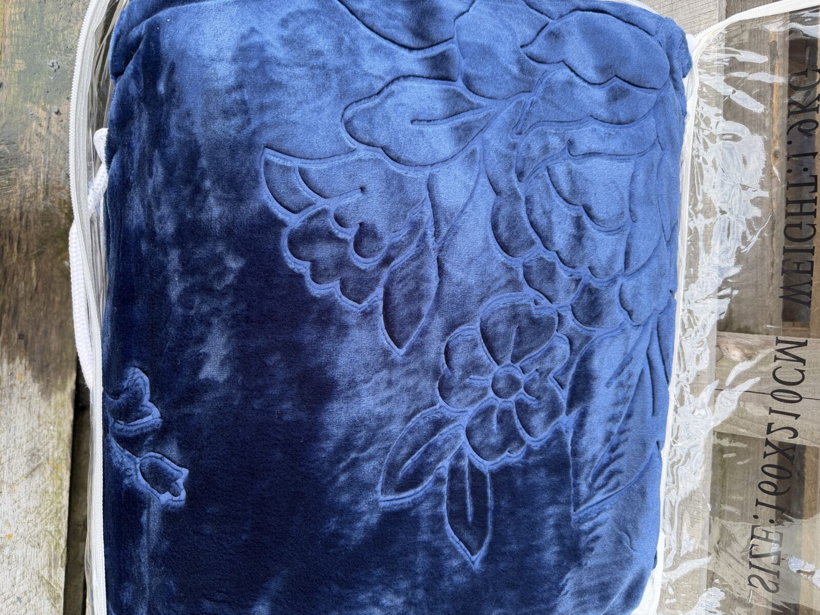 Granatowy koc gładki tłoczony ELWAY 160/210