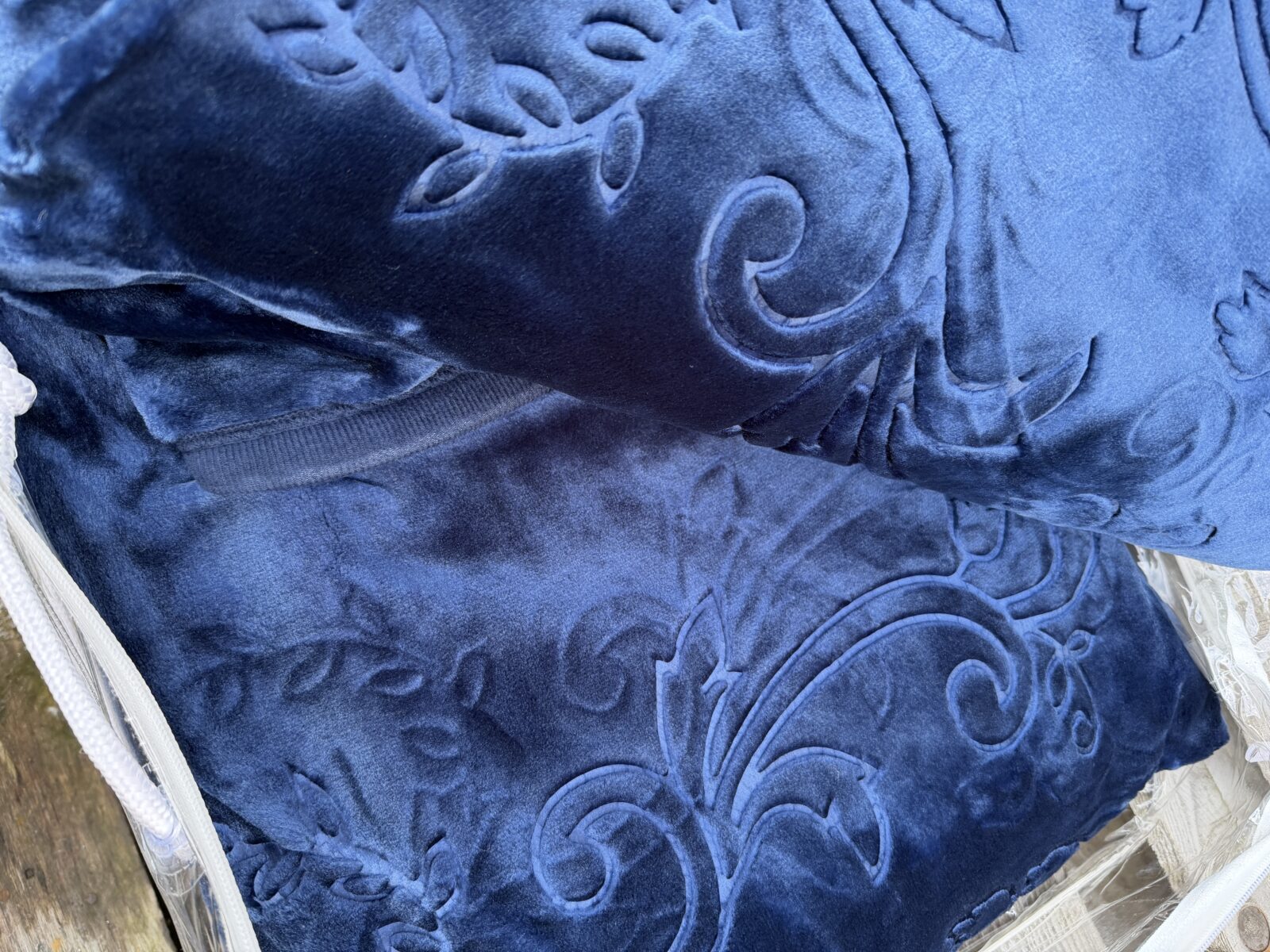 Granatowy koc  gładki tłoczony ELWAY 160/210