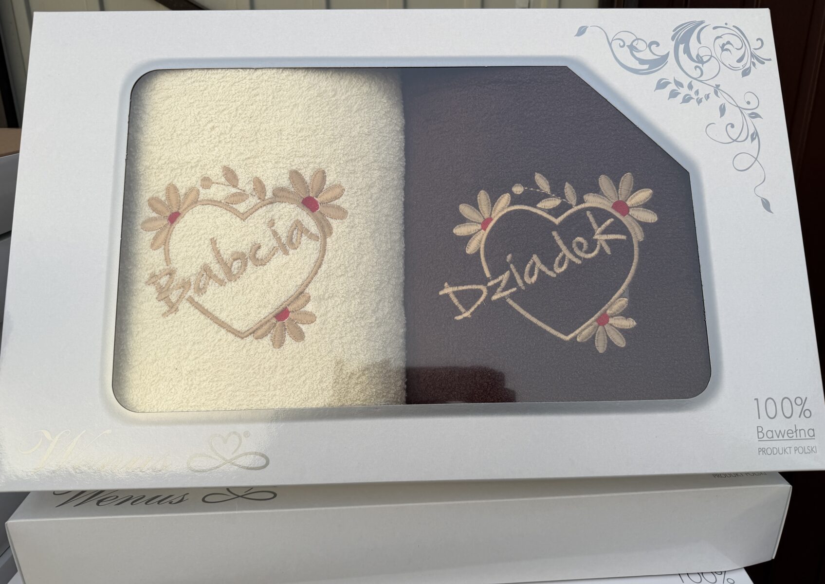 Komplet 2 ręcznik&oacute;w z okazji Dnia Babci i Dziadka