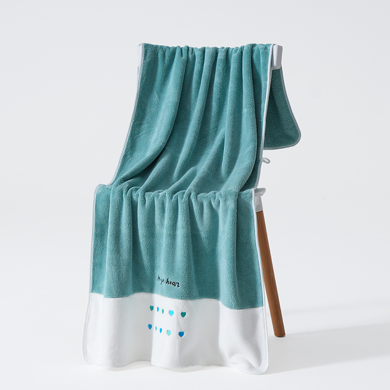 Puszysty ręcznik z mikrofibry 70×140 cm