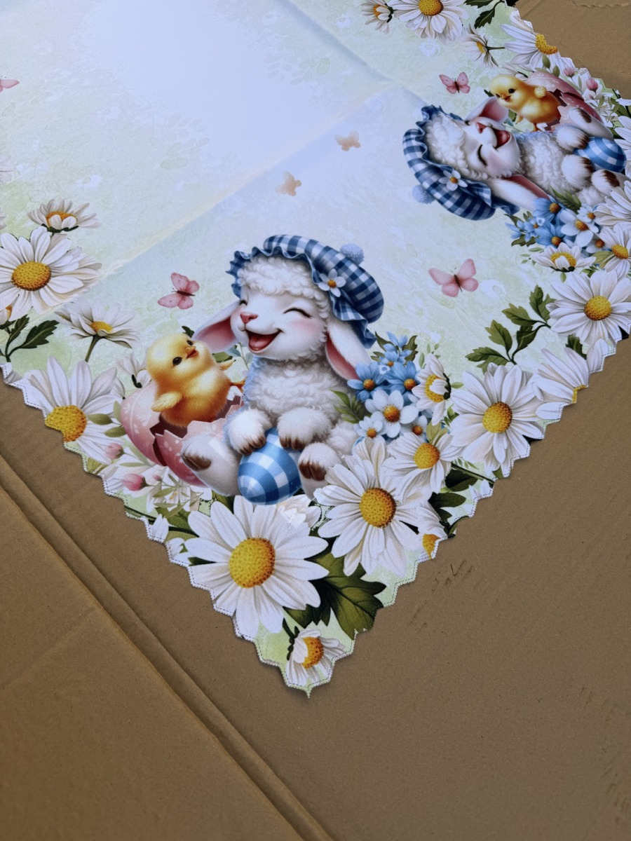 WIELKANOCNA NAKŁADKA NA STÓŁ Z NADRUKIEM 85X85 CM