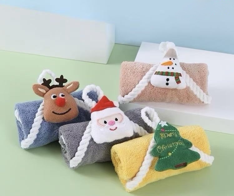 ŚCIERKA ŚWIĄTECZNA Z MIKROFIBRY 30&times;30 CM 🎄- 4 sztuki w komplecie.